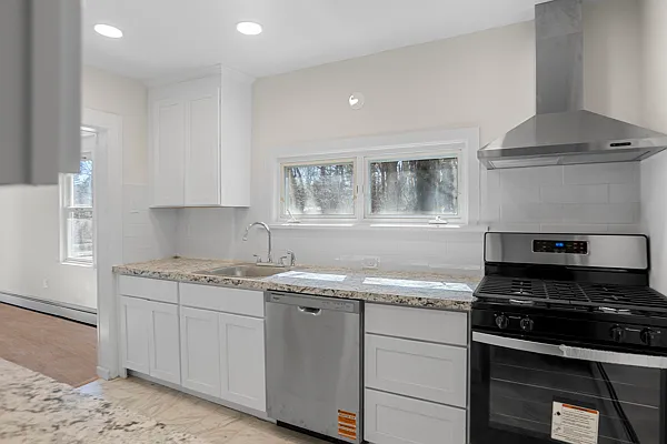 408 Arlington Ave N — Photo 11