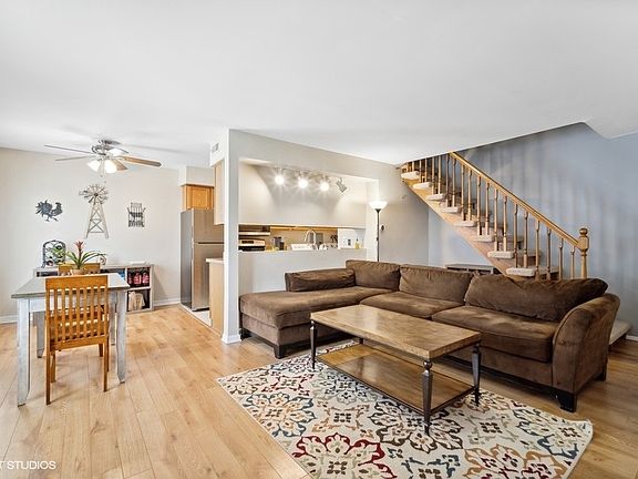 3rd image of 1067 Cove Dr