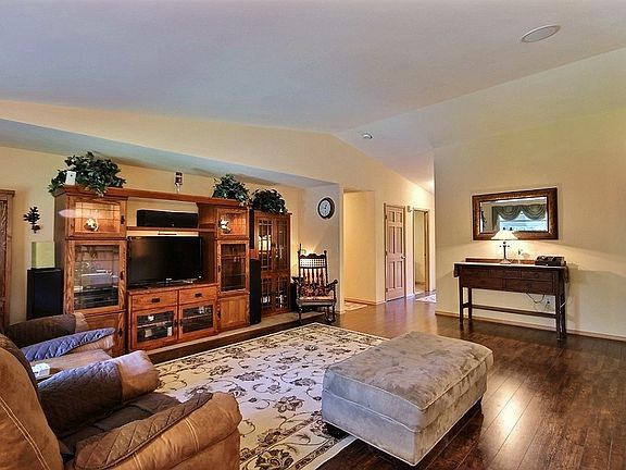 4th image of 6439 Glory Ln NW