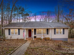 300 Scarlet Oaks Dr, Etowah, NC 28729