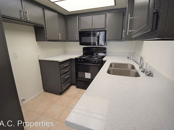 4th image of 12142 Oxnard St APT 208