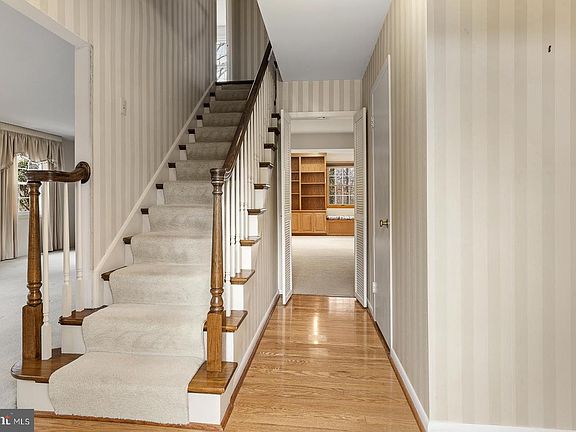 3rd image of 8714 Granite Ln