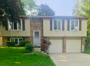 1828 Sunhollow Ct, Haslett, MI 48840