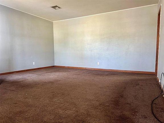 3rd image of 132 Blackburn Blvd