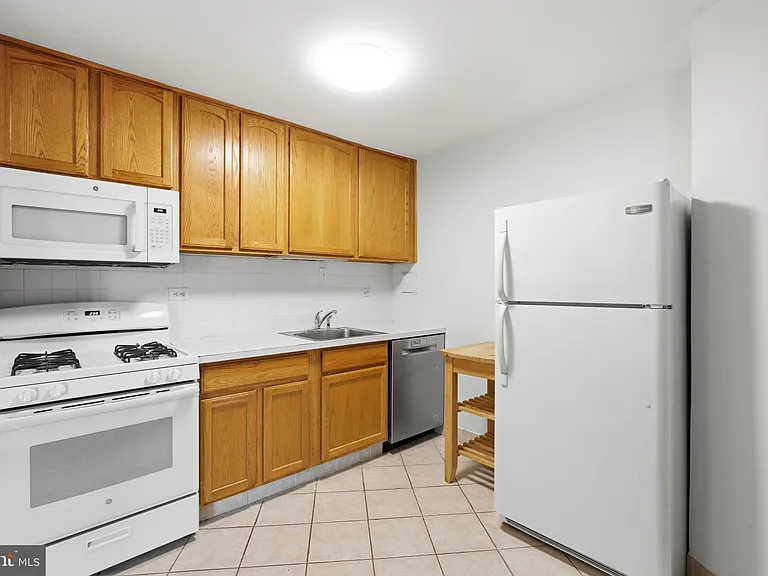 2201 L St NW #805 — Photo 8