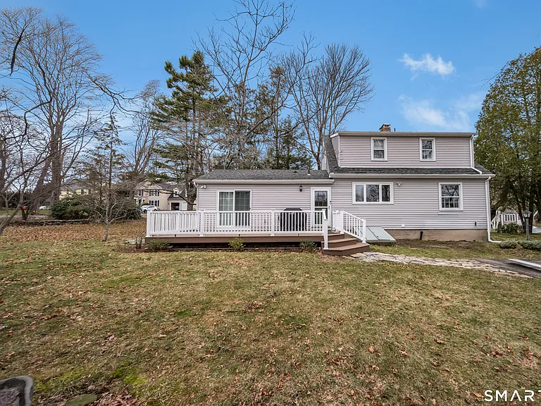 99 Bay View Ave — Photo 27