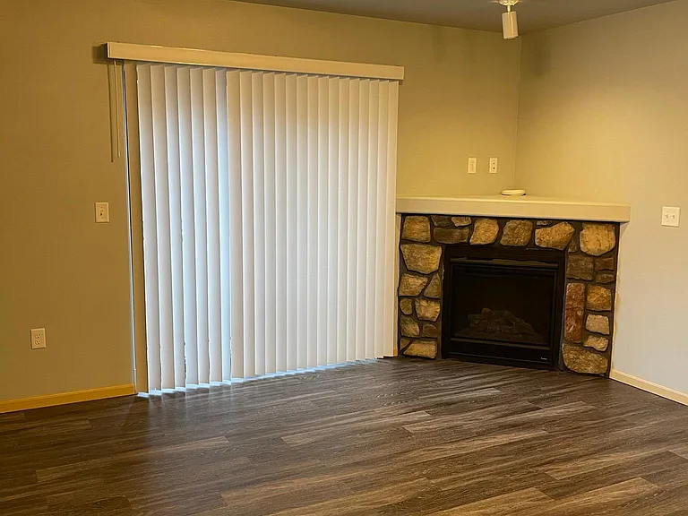 320 S Linn St #2 — Photo 5