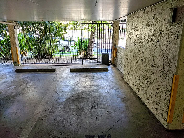 2092 Kuhio Ave #2403 — Photo 14
