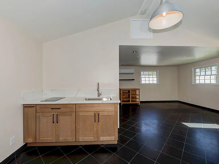 324 Flower St — Photo 33