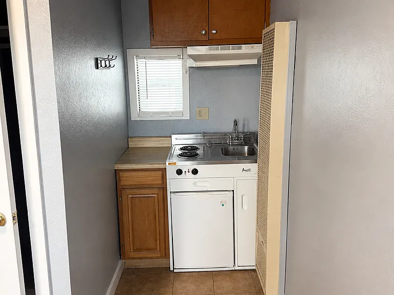 2180 S State St #6 — Photo 3