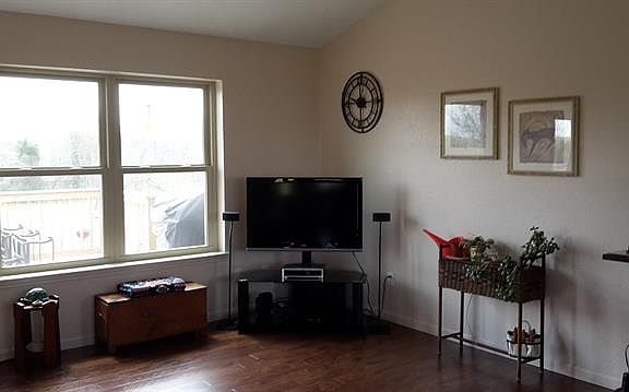 4th image of 680 Grassy Ct