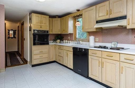 3rd image of 118 Sunnyplain Ave