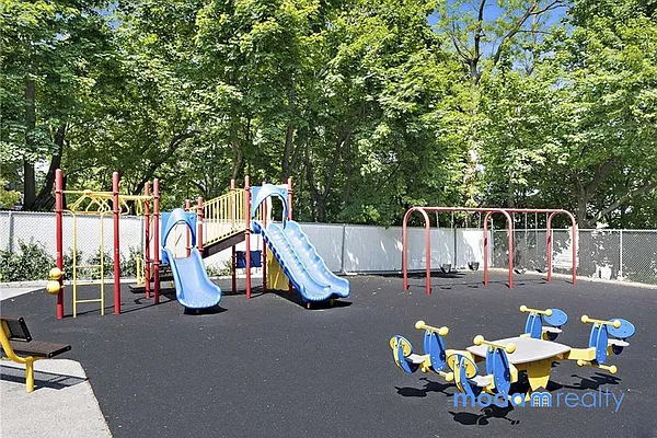 Sold by Moda Realty | media 40