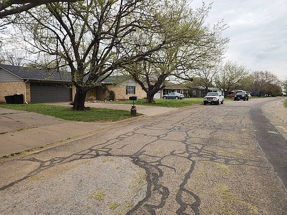 4th image of 912 Penrod Dr