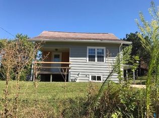 76 29th Ave SW, Cedar Rapids, IA 52404