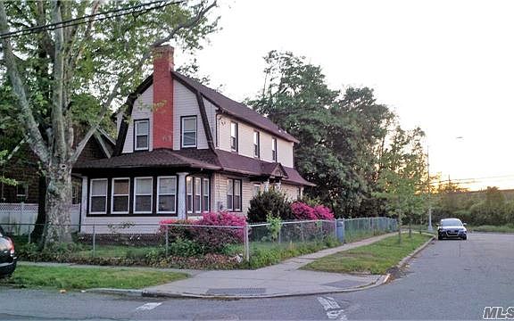 2nd image of 9904 Bellaire Pl