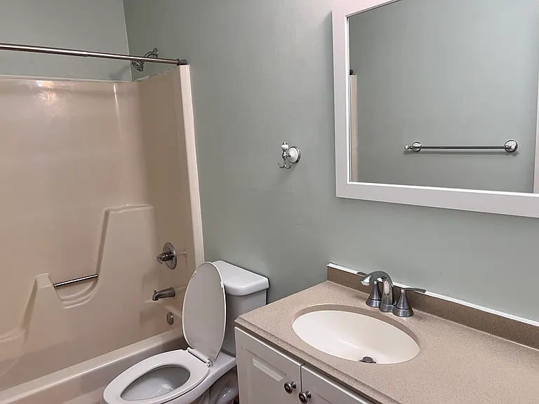 E13 Stonehedge Dr — Photo 18