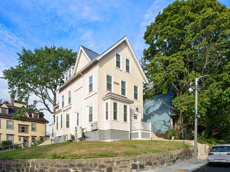 10 Jerome St #1
