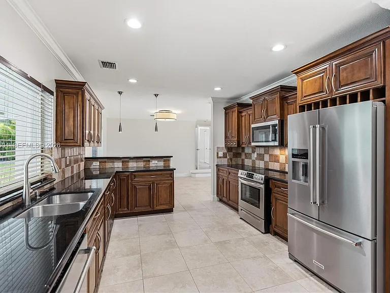 6801 SW 102nd Ave — Photo 39
