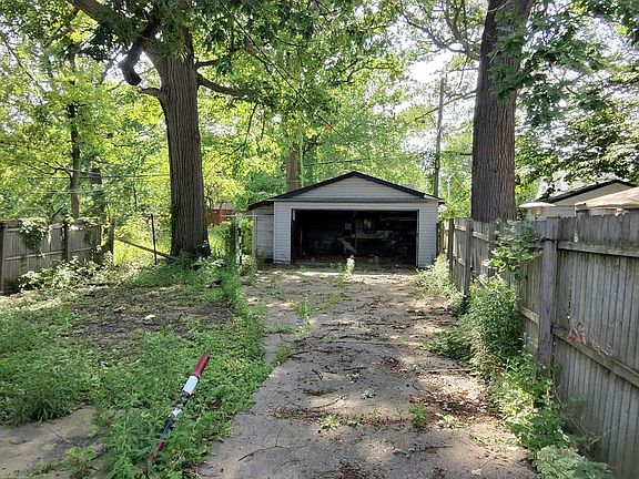 3rd image of 19347 Moenart St