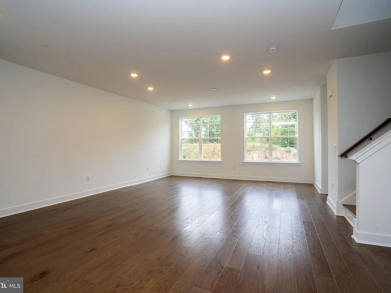 4 bed, 3.5 bath, 2453 sqft, $4,600 — Photo 3