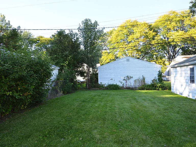 2335 Rowland Ave — Photo 21