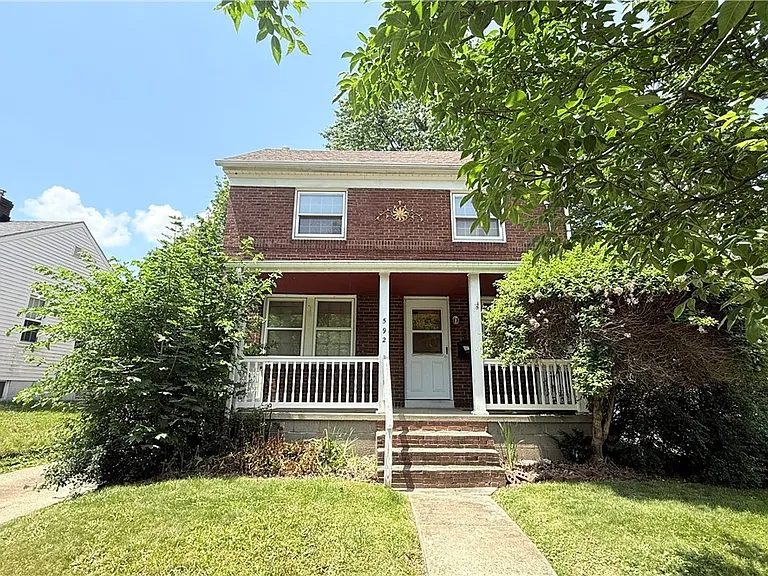 592 Lindell St — Photo 2