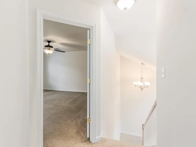 504 Queensbury Ln — Photo 19