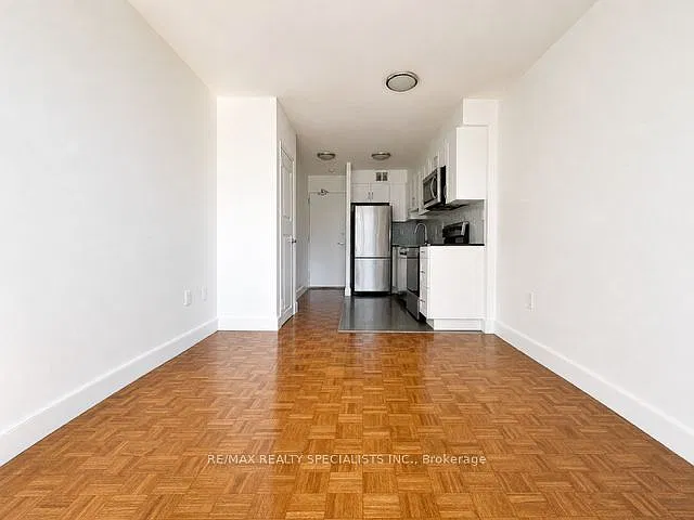 80 Wellesley St E — Photo 2
