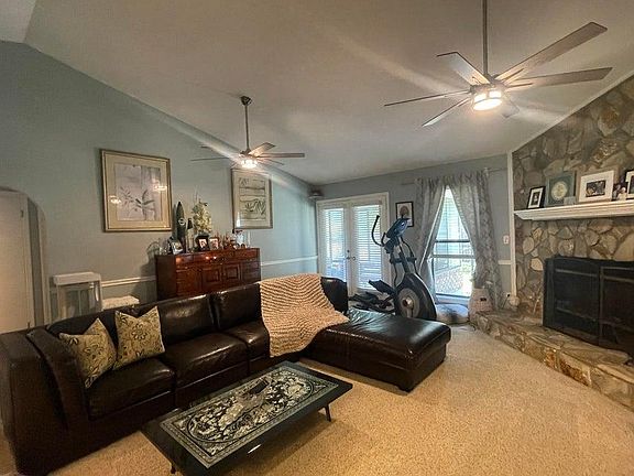 2nd image of 118 Oak Shores Dr