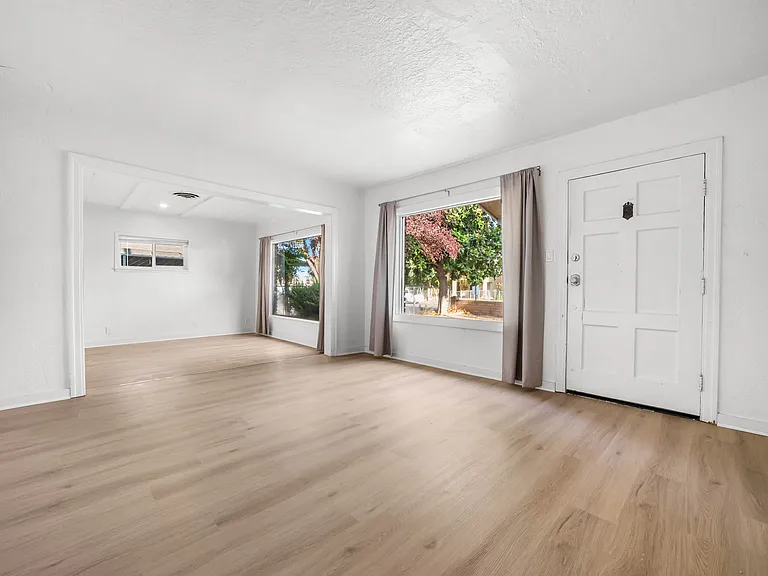 330 W Pinedale Ave — Photo 10