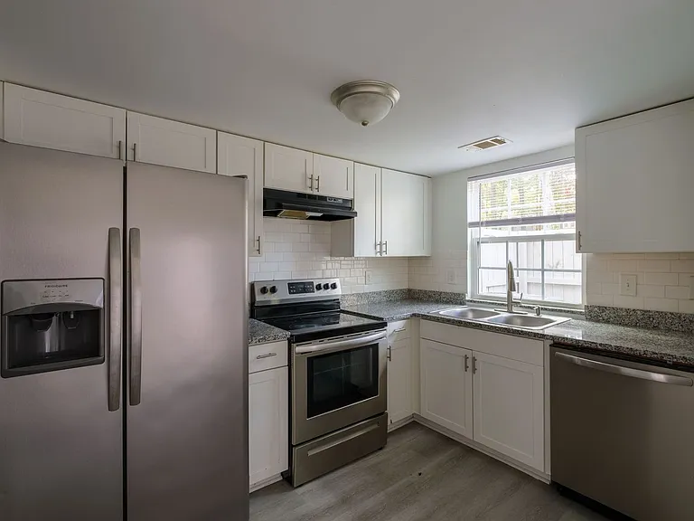 Golden Gate Townhomes — Photo 109