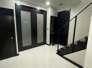 136 Rector Ct, Bergenfield, NJ 07621