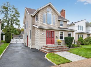 149 Hughes Pl, Albertson, NY 11507