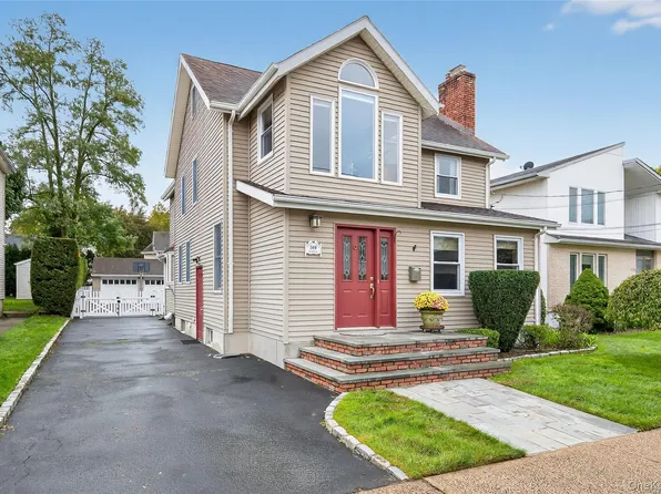 149 Hughes Place, Albertson, NY 11507