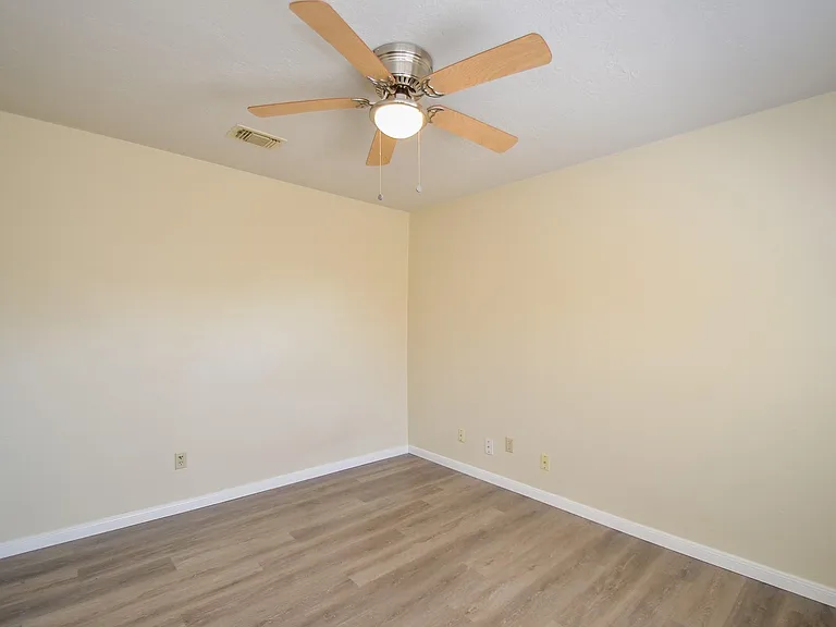 9414 Kingsvalley St — Photo 24