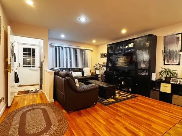 16-38 212th St #139, Bayside, NY 11360