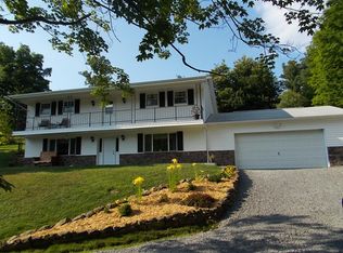 214 River Run Rd, Fairmont, WV 26554