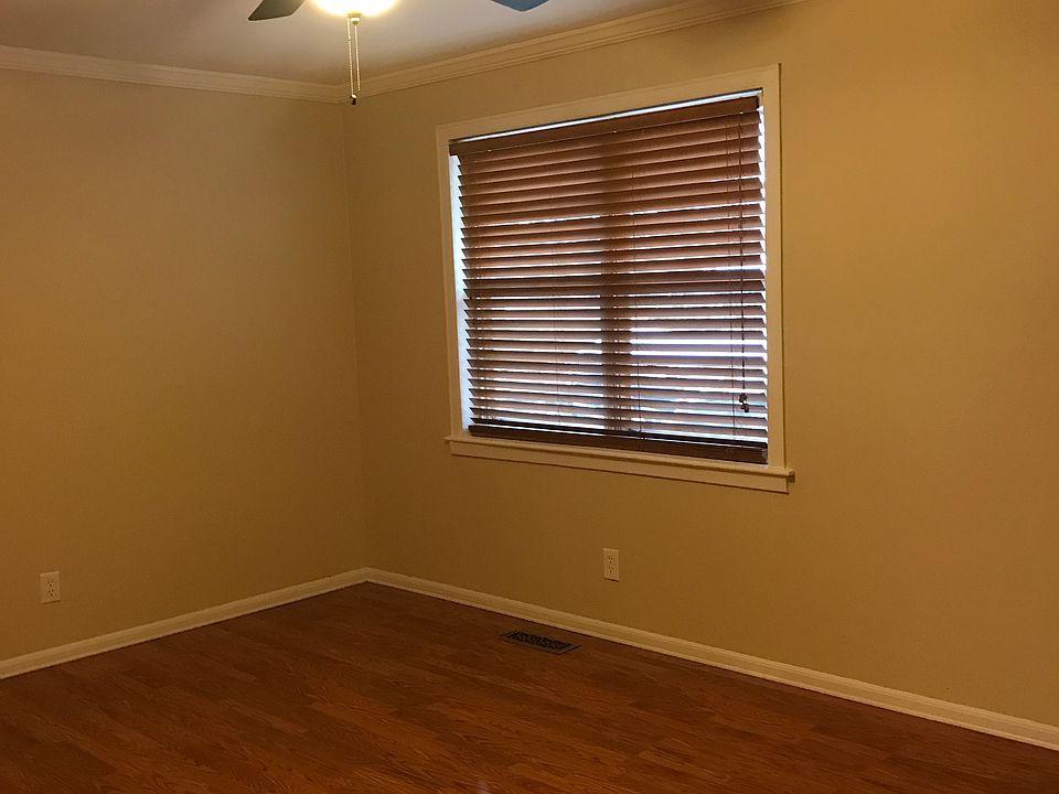1st image of 880 Sunnyside Cir