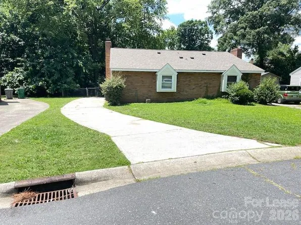 8623 Crows Nest Ln, Charlotte, NC 28226