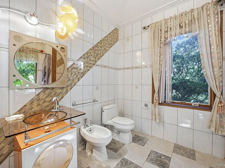 1 Bridle Path Dr — Photo 23