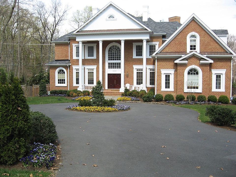 Landscaped Circular Driveway