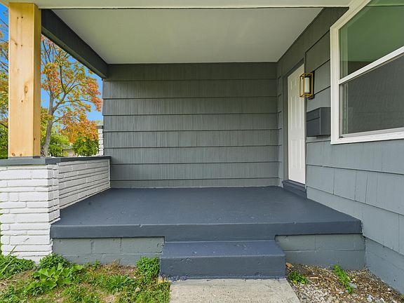 3rd image of 1466 Avenue Dr