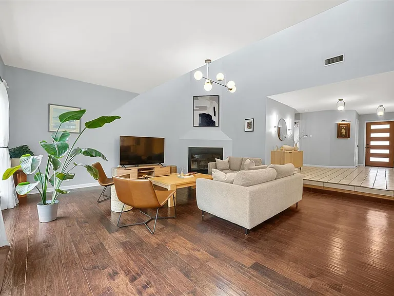 10511 Tweedsmuir Dr — Photo 8