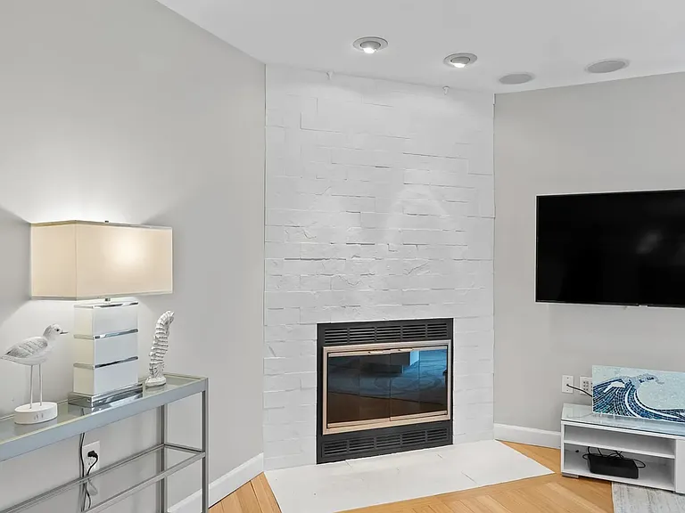 31B 6th St #31B — Photo 15