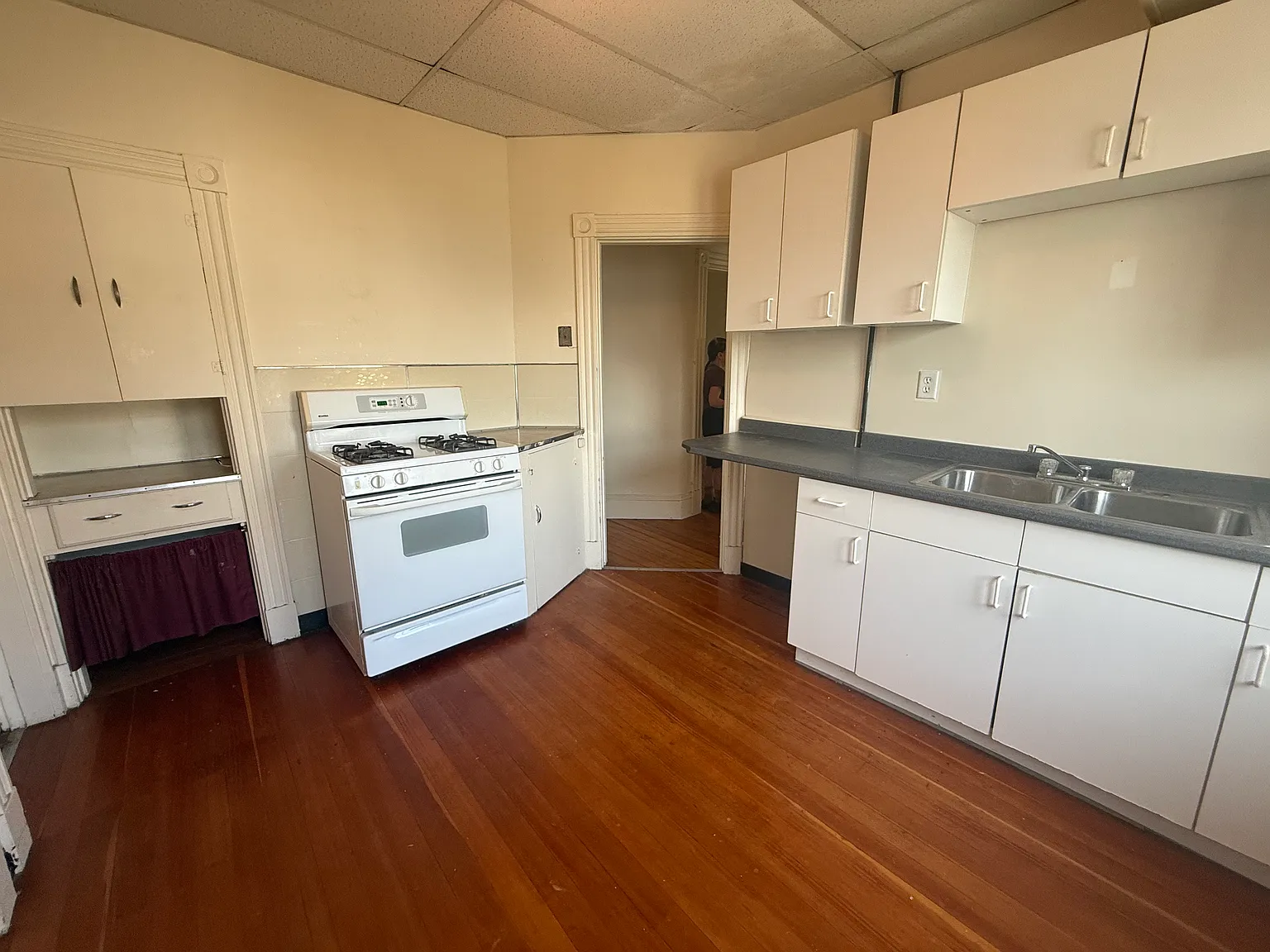 2 bed, 1000 sqft, $2,400 — Photo 2