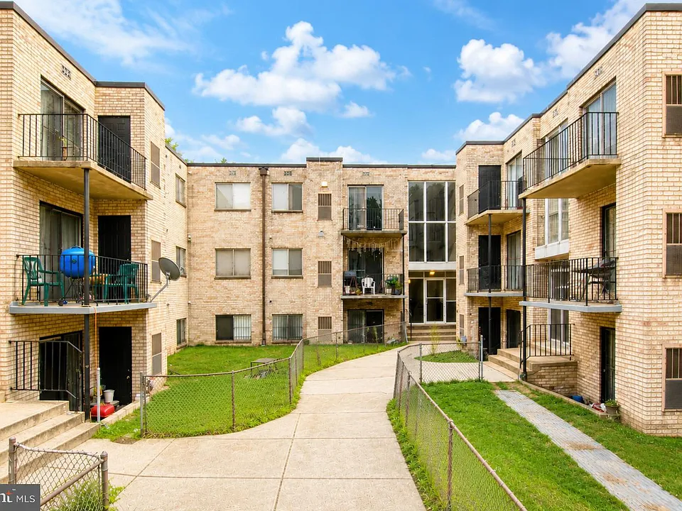 4921 Quarles St NE #103