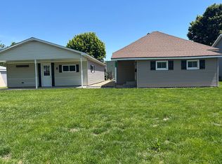 416 S 5th St, Sullivan, IL 61951