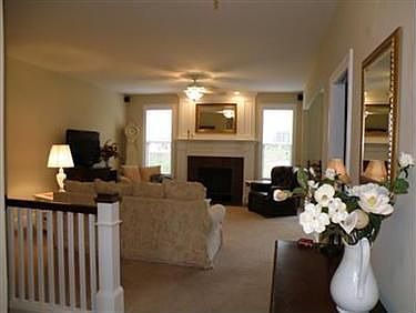 3rd image of 163 Stockwell Ct
