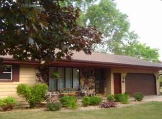 926 Woodside Dr, Seymour, WI 54165